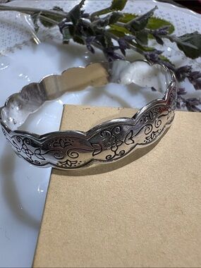 Brighton Silver-Tone Floral Scalloped Bangle Bracelet